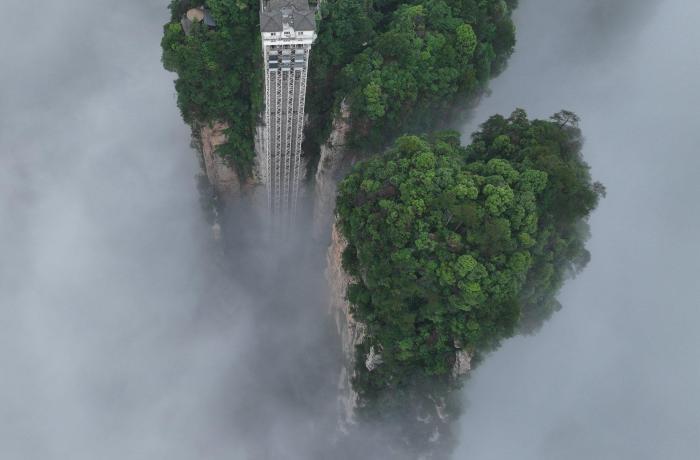 张家界武陵源雨后云海漫卷