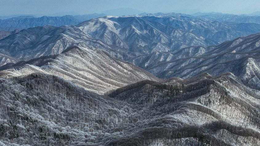 三峡库坝区夷陵更现“千山映雪”美景