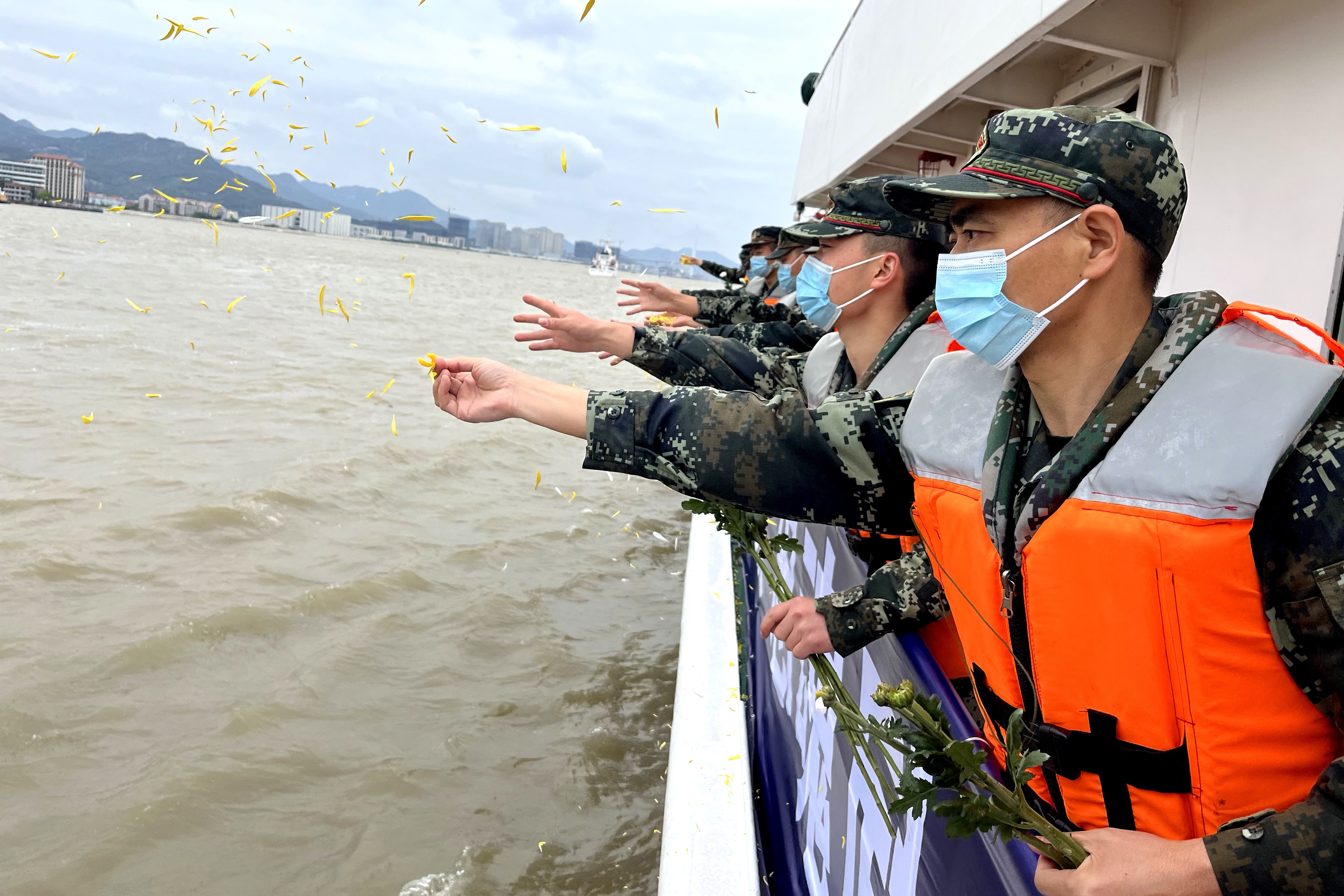 海上鸣笛、线上缅怀 福州海警多种方式祭英烈